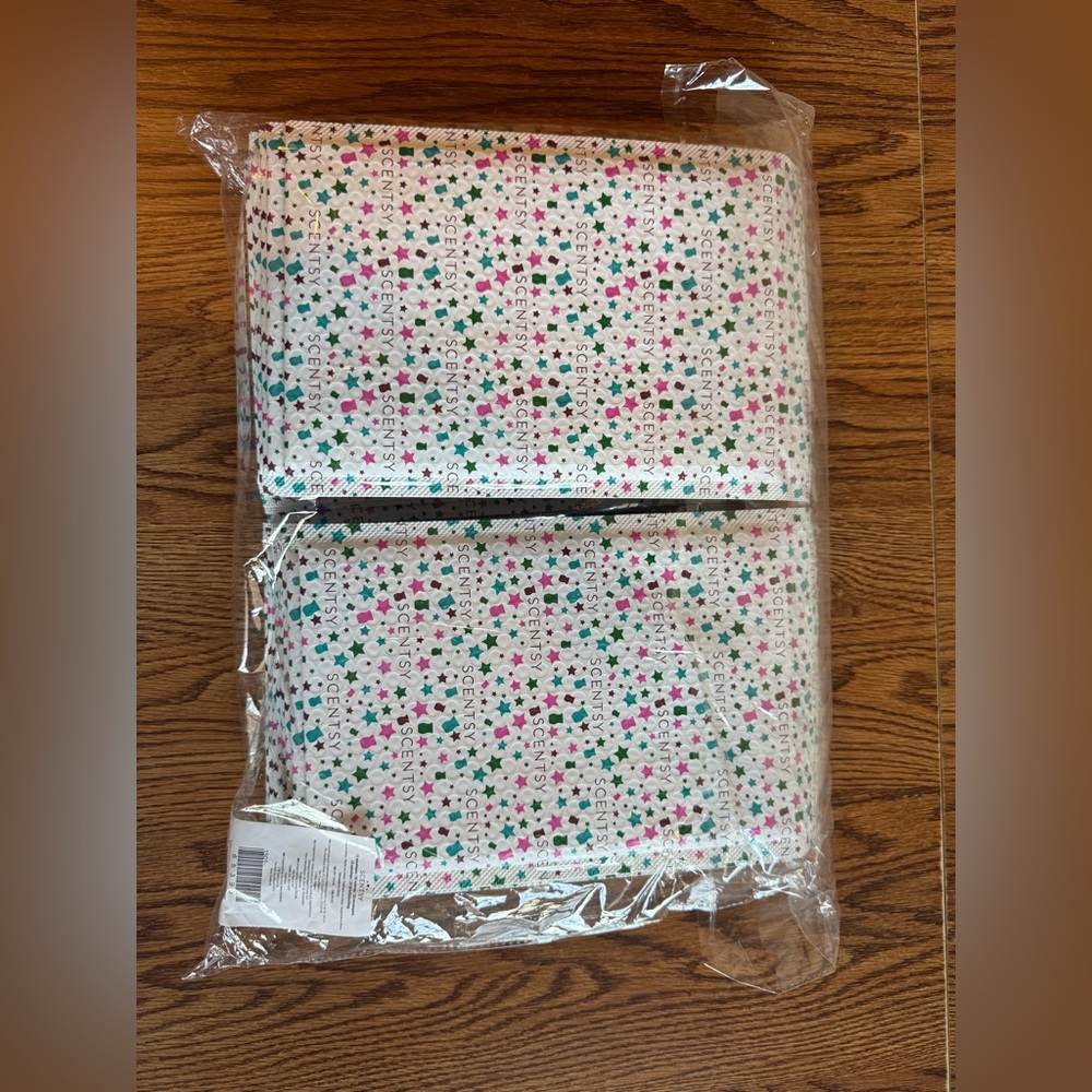Scentsy Pink and Green Star Bubble Mailers